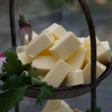 Butter im Block mildgesäuert